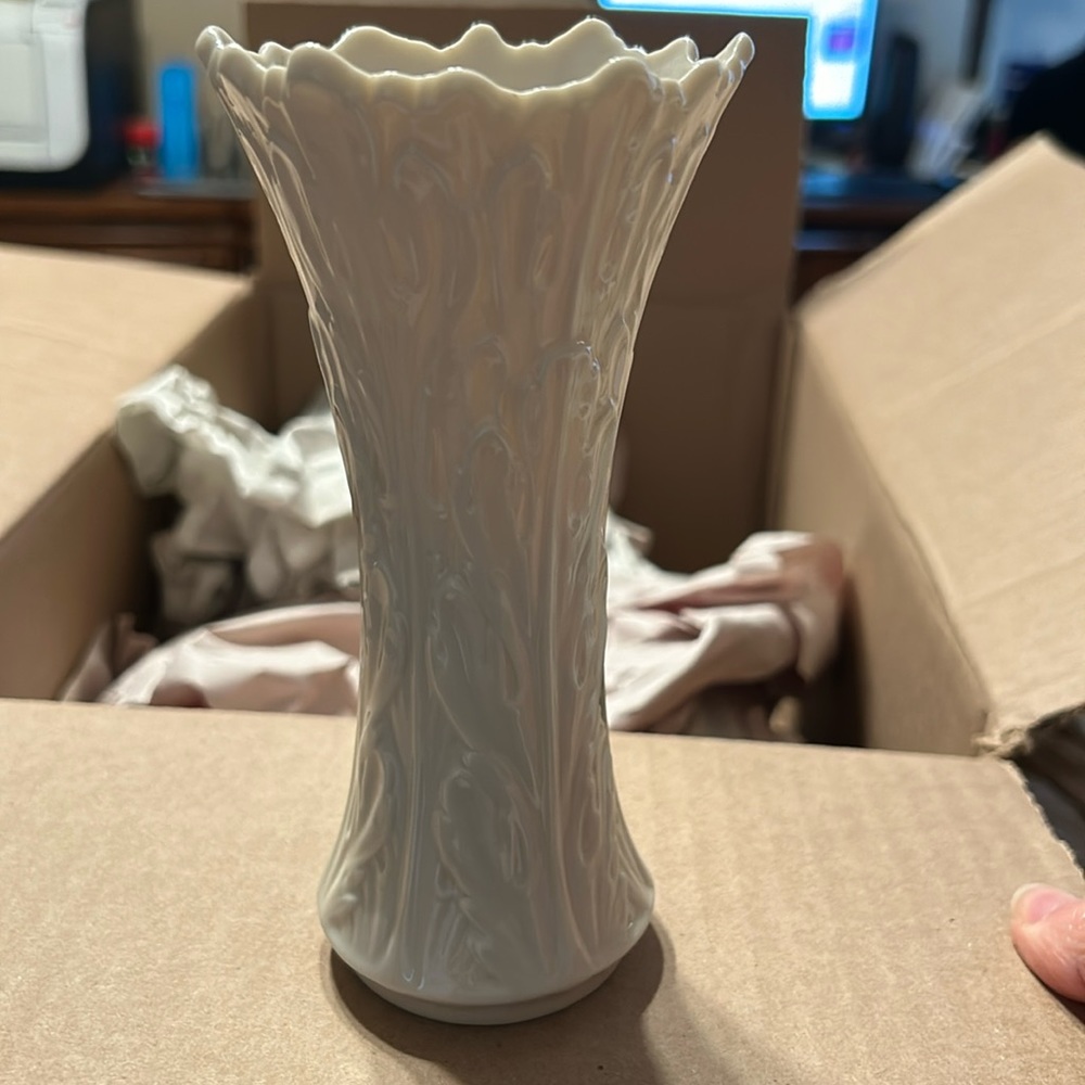 Lenox Woodland Vase in Classic Ivory 6 1/4"